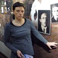 Kustosinja Kosovelove spominske sobe Mateja Kralj.


