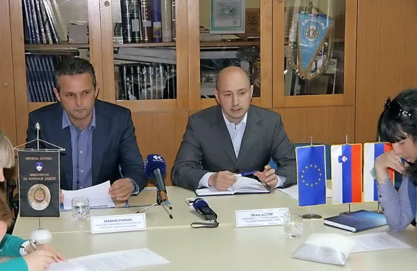 Novogoriški kriminalisti so ugotovili, da je 119 osumljencev 
(15 slovenskih državljanov in 104 italijanski državljani) med 
leti 2010 in 2014 v lekarnah na območju Nove Gorice 
uporabilo veliko število ponarejenih in prenarejenih italijanskih receptov.