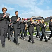 Tradicionalna prvomajska budnica bo letos, ko orkester praznuje 350. obletnico delovanja, še 
posebej slovesna.