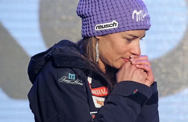 Slovenska alpska smučarka Tina Maze je v Šanghaju ostala 
brez prestižnega priznanja laureus za najboljšo športnico 
leta.