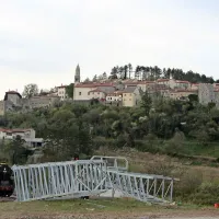 V Štanjelu je že vse pripravljeno za postavitev 35 metrov 
visoke  antene. 