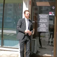 Boris Popovič je moral včeraj spet na sodišče - tokrat zaradi 
domnevno spornih ravnanj, ki naj bi jih po obtožbi storil v 
času, ko  se je ukvarjal še z gostinstvom. 