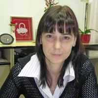 Alenka Močnik: “Ti otroci so še kako upravičeni 
do stalnega, ne samo do začasnega spremljevalca.  
To, kar se dogaja zdaj, ni pošteno ne do bolnega 
otroka ne do ostalih otrok v skupini. Vsem 
otrokom želimo zagotoviti enake pogoje. Toda 
notranjih rezerv nimamo.”