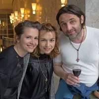 Režiserka predstave  Yulia Roschina, igralka Arna Hadžialjević in Gorazd Jakomini