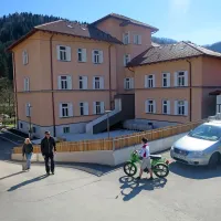 Večnamenski center Cerkno je v delu CŠOD že prepričal 
slovenske šolarje in učitelje, sedaj mora še domačine.