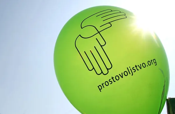 Na Slovenski filantropiji in  na Uradu  za mladino so prepričani, 
da prostovoljstvo mlade uči odgovornosti in sodelovanja, 
hkrati pa jim omogoča aktivno vplivanje na dogajanje v 
družbi.
