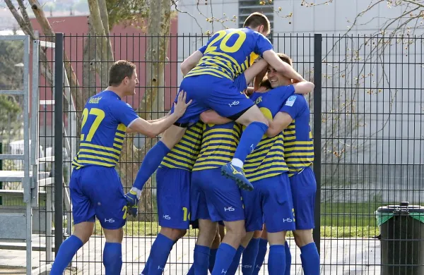 Koprčani so bili do danes edina ekipa v prvi ligi, ki je imela 
negativno razmerje zmag in porazov z zadnjeuvrščenimi 
Radomljani. 