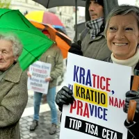 Protest proti kovanju dobičkov na račun ljudi