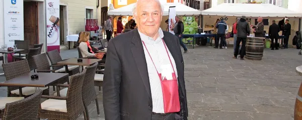 Dr. Fulvio Ursini: “Pred dnevi sem prebral, da zmerno uživanje 
vina zmanjšuje nevarnost zlomov kolka. Ali pivci manjkrat 
padejo? Verjetno ne, le kosti imajo bolj trde ...”