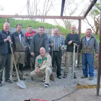 Skupina članov kluba z ene od delovnih akcij