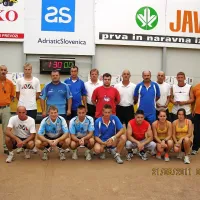 Udeleženci zadnjega odprtega prvenstva Pivke v balinarskih 
dvojkah