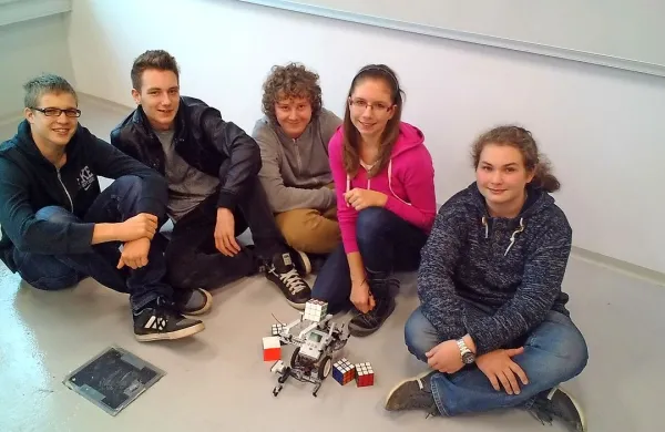 Ekipa tehni&scaron;ke gimnazije tekmovala v robotiki