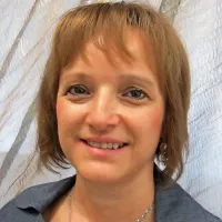 Damjana Gustinčič:  “Če ne bomo porabili vsega 
denarja iz  postavke za ogrevanje, ga bomo vrnili 
nazaj v proračun; še raje pa bi  ga,  seveda  s 
soglasjem občinskega sveta,  preusmerili v obnovo 
šole v Vremah.”