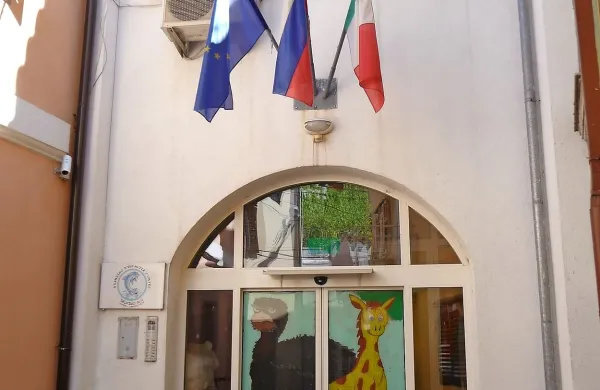 Glavni inšpektor inšpektorata za šolstvo in šport Tomaž 
Rozman je odredil nadzor italijanskega vrtca Delfino blu v 
Kopru. 