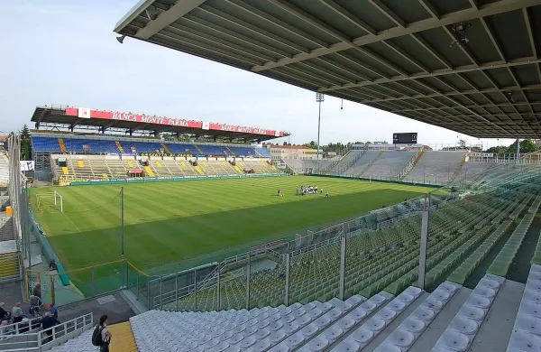 Parma je pred dnevi razglasila stečaj zaradi dolga, ki znaša 
100 milijonov evrov.
