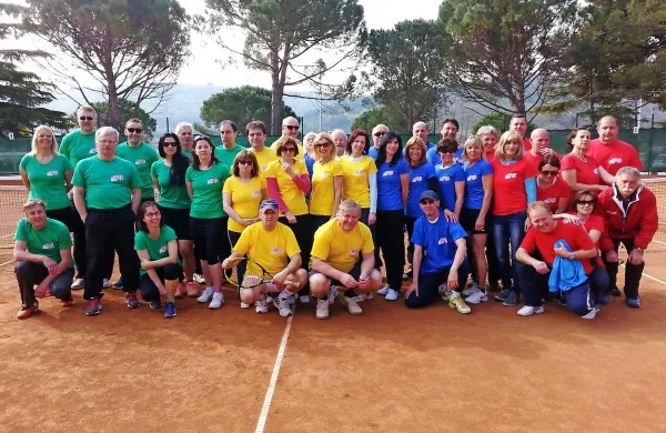 Tenis s prilagojenimi pravili