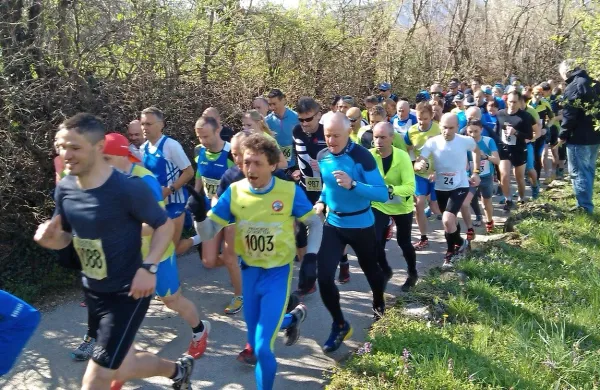Z gradiškim klancem se je spoprijelo več kot sto gorskih 
tekačev. 