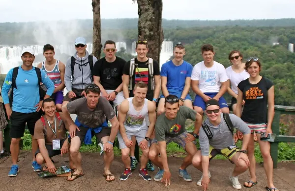 Slovensko zastopstvo na svetovnem prvenstvu za mladince 
in mlajše člane v Braziliji.