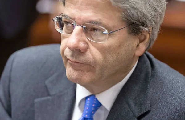 Tihotapci ljudi, ki na nevarno pot prek Sredozemskega morja 
pošiljajo na tisoče migrantov, financirajo islamski terorizem, 
je  posvaril italijanski zunanji minister Paolo Gentiloni.