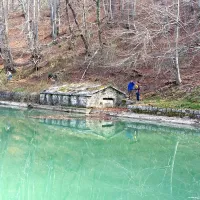 Vodna zbiralnika ali tajha sta služila potrebam južne železnice. Okolico okrog manjšega, 
severnega, so predprejšnji  vikend urejali domačini.

