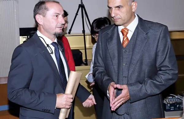 Gašpar Gašpar Mišič in Gregor Strmčnik še nista našla 
ustrezne rešitve za razdelitev skupnega premoženja med 
Ankaranom in Koprom. 