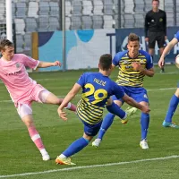 Nogometaši Luke Koper (v rumenih dresih) so se prebili v 
pokalni finale.