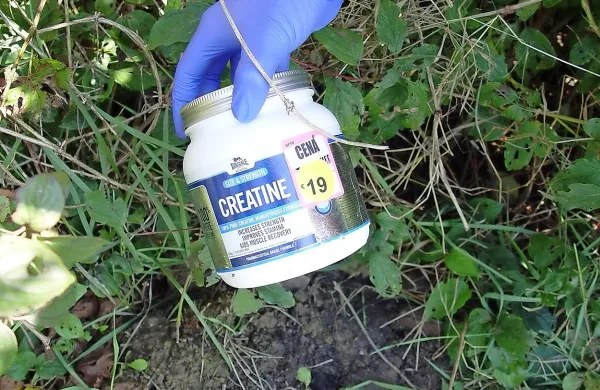 Albanec in njegovi prijatelji so kokain v plastični škatli 
zakopali v Ankaranu.