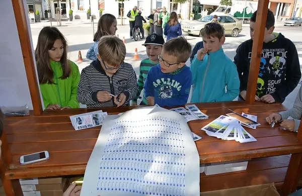 Na trgu v Šempetru so najmlajše spodbujali k rabi vseh 
prevozov, ki niso avto. 