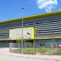 Prizidek s šestimi učilnicami je edina rešitev za prostorsko 
stisko v šoli v Šturjah. 