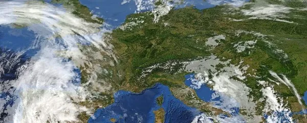 Vremenska motnja je včeraj popoldne zapuščala naše kraje. 
Od jugozahoda bo začel pritekati bolj vlažen zrak. 
