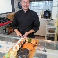 V japonski restavraciji v švedskem  Malmöju so Mirana Ipavca 
za doseženi rekord nagradili z obilnim  kosilom.