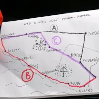 Ker albanski šofer ni znal nobenega tujega jezika, mu je Miran Ipavec kar narisal  vprašanje, po kateri poti naj jo 
ubere s Kosova proti Sloveniji.  