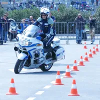 Na poligonu varne vožnje so kar nekaj spretnosti na motorjih 
pokazali tudi slovenski policisti. 