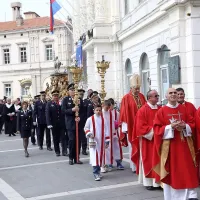 Procesija birmancev je k sv. Juriju krenila s Tartinijevega 
trga.
