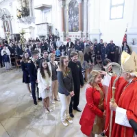 Letos se je v štirih župnijah v občini Piran nabralo 24 
birmancev, ki so sprejeli sveto birmo iz rok koprskega škofa 
Jurija Bizjaka.