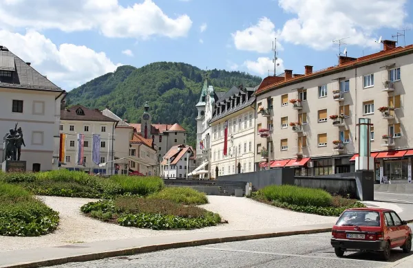  Ministrstvo za kulturo ne bo skrbelo za vzdrževanje nezalitega dela jame in monitoring v nekdanjem rudniku živega 
srebra Idrija, so sporočili z ministrstva. 