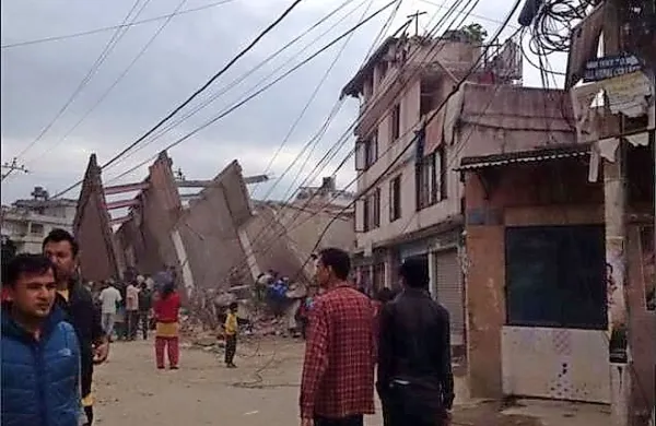V Nepalu je tri dni po katastrofalnem potresu še vedno 
približno  60 slovenskih državljanov.