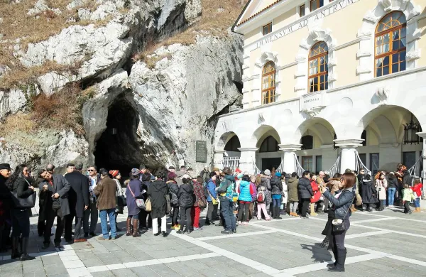 Med najštevilčnejšimi gosti  Postojnske jame  so Italijani.