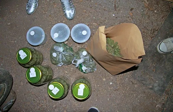 Med hišno preiskavo so zasegli še poldrugi kilogram trave.