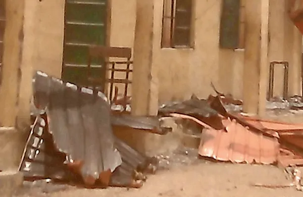 

Pred dvema tednoma je minilo eno leto, odkar so skrajneži 
Boko Harama v odročnem mestu Chibok na severovzhodu 
Nigerije vdrli v šolo in ugrabili 276 deklic. 
