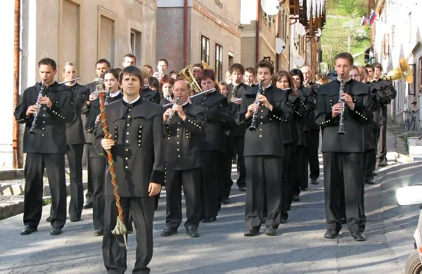 Brez budnice pihalnega orkestra rudarjev v Idriji in Spodnji 
Idriji ni prvega maja.