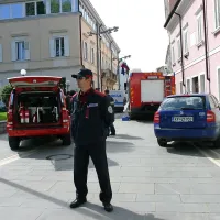 Namesto sprehoda po lično urejeni Verdijevi ulici je številne 
turiste z velike ladje pričakala blokada.