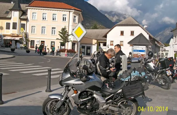 V Bovcu bodo zaman čakali na organizirane motoristične 
skupine iz Avstrije.   Ne smejo  prek zaprtega Predela. 