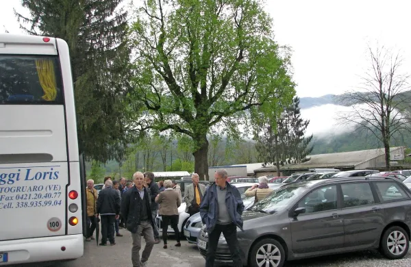 Na Brajdi bo  prostor tudi za turistične avtobuse in pričakovati 
je, da bodo obiskovalci pasli oči in posedeli pri  najstarejšem 
tulipanovcu v Sloveniji. 