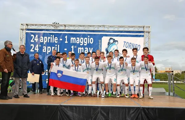 Slovenska reprezentanca do 16 let je  na turnirju narodov 
osvojila tretje mesto.
