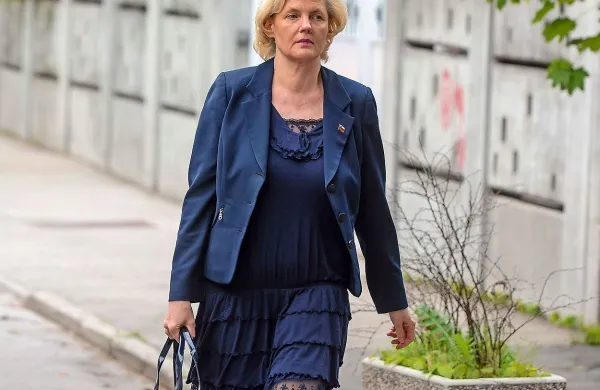 Nekdanja podpredsednica SDS in nekdanja poslanka DZ 
Sonja Ramšak je nepreklicno izstopila iz SDS.