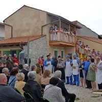    V kulturnem programu ob odprtju Hiše opajske tradicije je  
obiskovalce nasmejala  domača dramska skupina. 