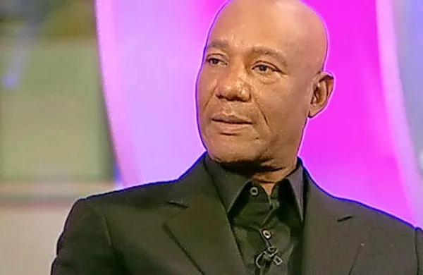 Na svojem domu na Bahamih je za rakom na jetrih umrl 
nekdanji frontman skupine Hot Chocolate Errol Brown.