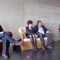 Umetniški koordinator SSG Eduard Miler (z leve), predsednica Upravnega sveta Breda Pahor sta 
zadovoljna z letošnjo sezono, ki jo bo sklenila krstna uprizoritev drame Vinka Möderndorferja. 

