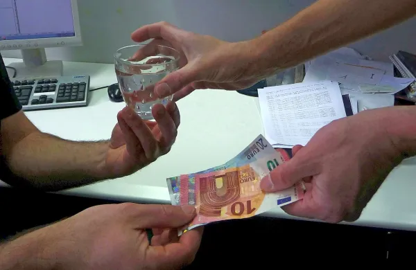  Nove cene    niso “udarile po vseh”, a imetnikom stanovanj so 
se  fiksni  mesečni stroški za vodo lahko celo podeseterili.